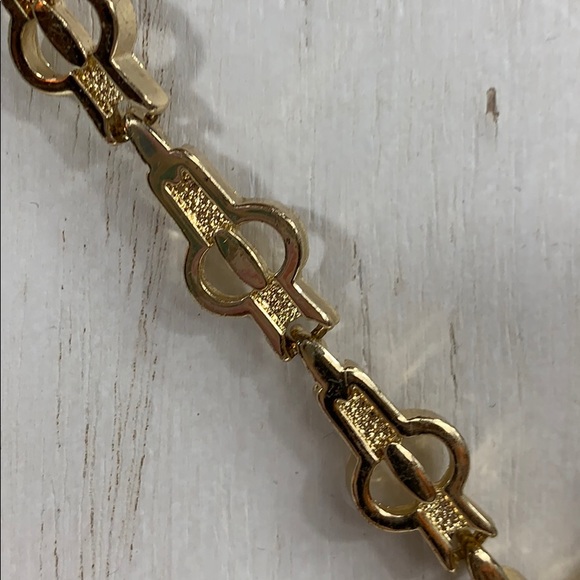 Marlyn Schiff Retro Gold Tone Statement Necklace - Picture 3 of 9